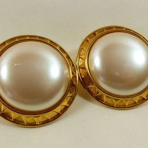 Monet Signed Gold tone metal White pearl Faux Large Round clip Earrings